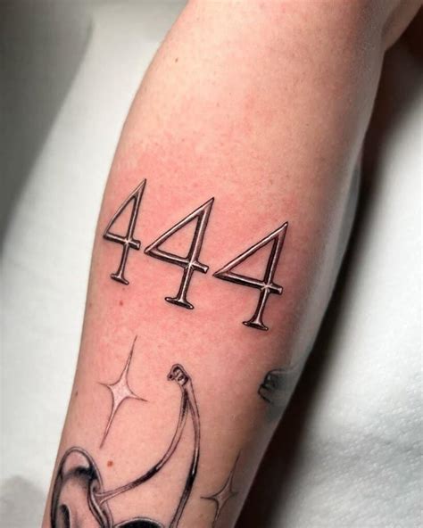 444 hand tattoo|22 Powerful 444 Tattoo Ideas That Symbolize Divine。